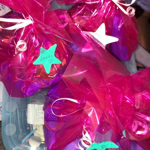 🔥ONLY 2 left!!! “5-$28” Mystery Beauty Box!! - Picture 2 of 10